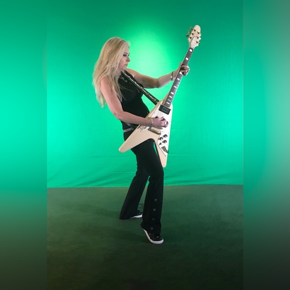 ROCKIN’QUEEN 🤘🤩🤘 - Picture 2 of 7